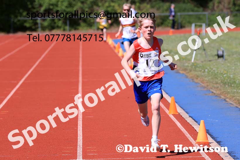 Boys under-13s 1500 metres, 2025 North Eastern Track and Field Champs., Shildon, County Durham. Photo: David T. Hewitson/Sports for All Pics